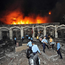 Suicide bomber strikes in Pakistan, nine troops killed
