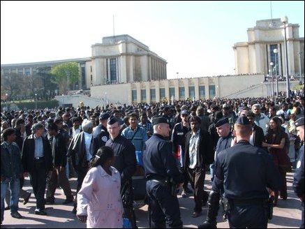 Tens of thousands in Paris protest Israeli attacks on Gaza 