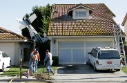 Small plane crashes into Florida home 