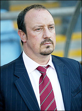 Benitez warns Liverpool to maintain their momentum to snatch title from ManU