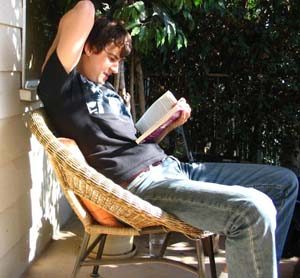 Brit teens prefer reading to chatting online with friends
