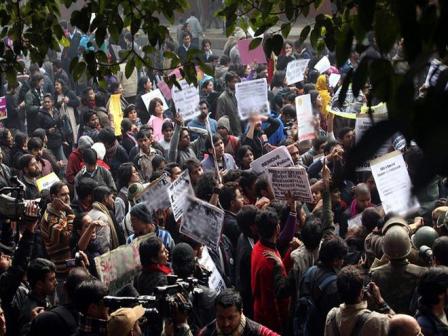 Saradha agents lay siege to CM Mamata’s residence