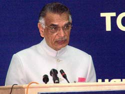 Shivraj Patil for increase in CISF strength to counter terrorism