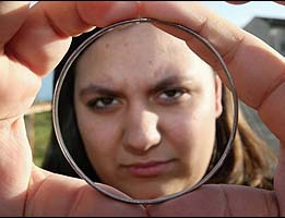 Sikh girl wins right to wear religious bangle in Britain 