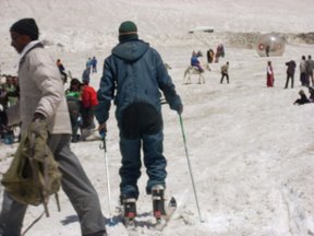 Tourists throng Himachal Pradesh to usher in the New Year