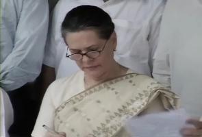 Sonia Gandhi returns to India after successful surgery