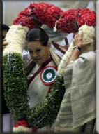 Sonia Gandhi inaugurates irrigation project in Andhra Pradesh