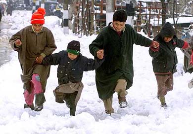 Fresh snowfall greets tourists in Kashmir valley