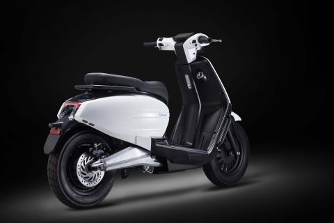 New Velocifero Tennis-E: a retro-inspired compact & charming e-scooter