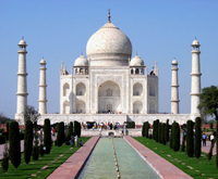 Tourists to view Taj Mahal in environment-friendly golf carts
