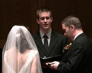 US groom updates relationship status on Twitter from altar!US groom updates relationship status on Twitter from altar!