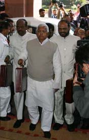 Vision 2025 for resurgent Railways to be finalised: Lalu