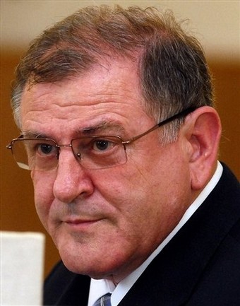 Former Slovak premier Vladimir Meciar uses disputed press law