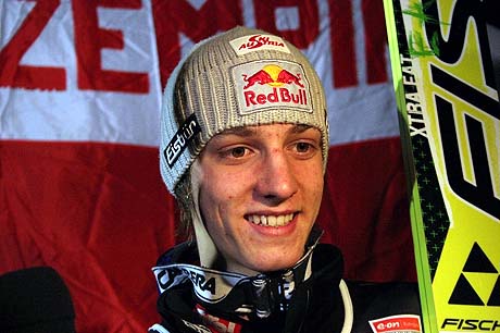 Schlierenzauer flies to victory with hill record 