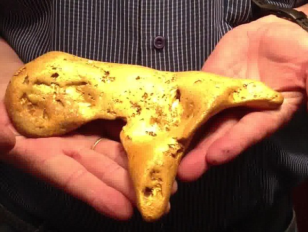 Amateur explorer discovers 5.5 kilogram golden nugget in Australia