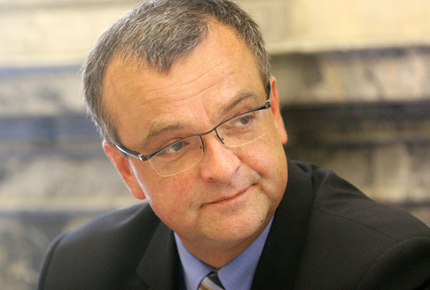 Czech budget gap may reach 60 billion koruny in 2009, official says 