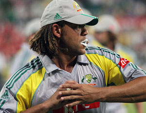 Symonds fails to score for Queensland in crucial first class match