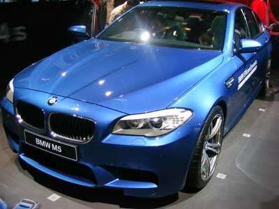 BMW halts deliveries of 2013 M5, M6 cars due to engine issue