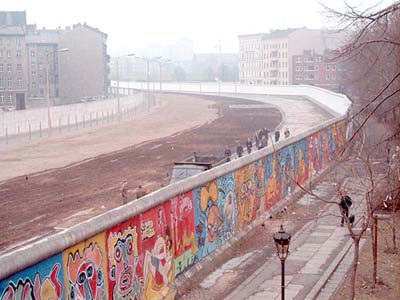 Visitors search in vain for the Berlin Wall