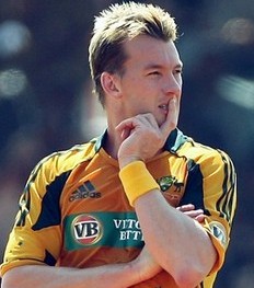 Elbow injury threatens Brett Lee''s Test return