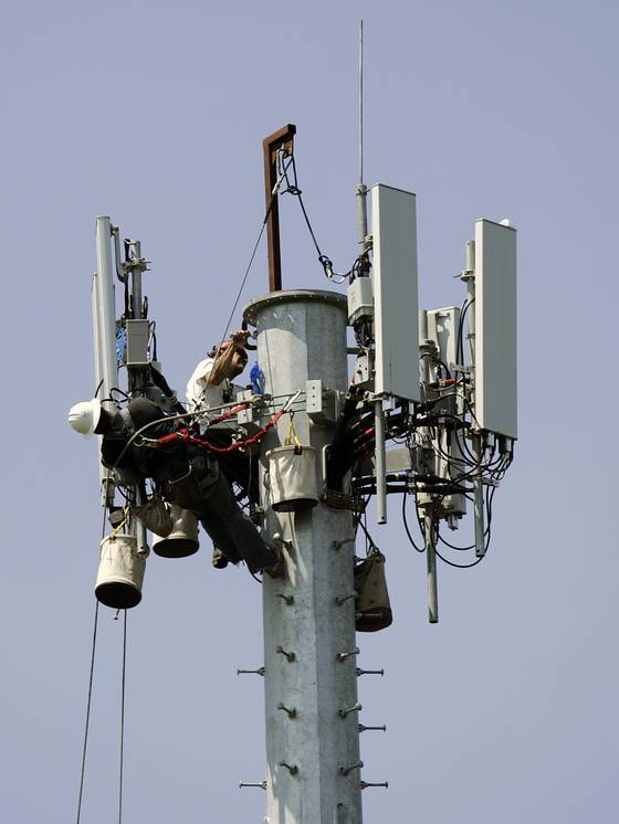 FCC: “Serious outages” of communication services still remain in some hurricane-hit areas