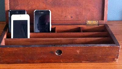 Los Angeles restaurant to offer discount to customers without mobiles