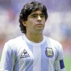 Maradona urged to stay as the coach of the team