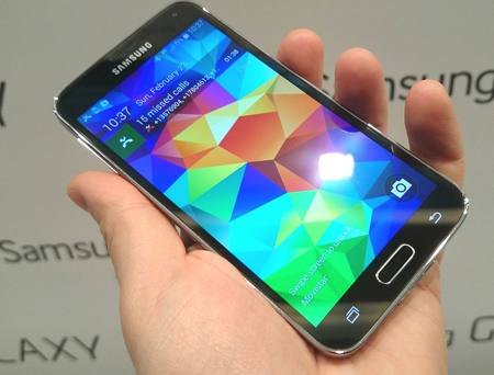 Galaxy S5 joins race to monitor heart rate