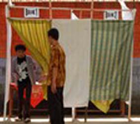 Indonesia votes amid concerns over logistics, voter lists