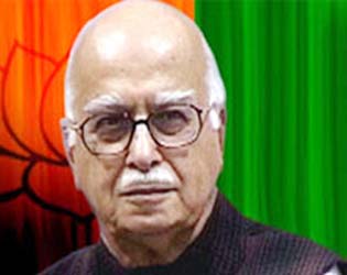 Advani questions CBI clean chit to Quattrocchi