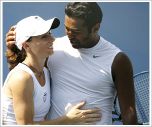 Paes-Cara breeze into Australian Open quarters