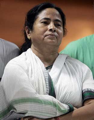 Trinamool chief Mamata Banerjee, CPI (M) rival file their nominations