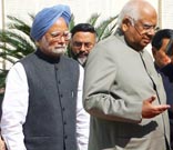Manmohan Singh meets Somnath Chatterjee