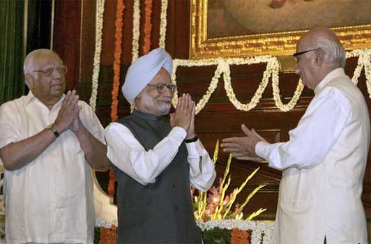 Advani skips PM''s farewell dinner for Chatterjee