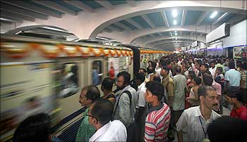 Mumbai Metro struggling to cope with crowd