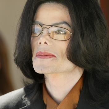 Jackson''s estate sues charity claiming MJ connection