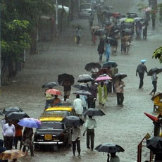 Heavy rains cripple normal life in Mumbai