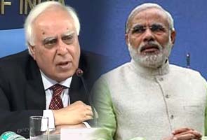 Modi advises Sibal not to resort to 'cheap gimmicks