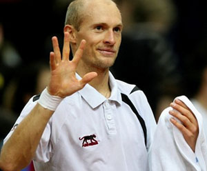 Davydenko on the verge of season finals spot