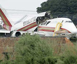 Plane crashes in Jamaica, 40 hurt