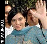 Priya Dutt visits Siddhivinayak Temple ahead of filing nomination