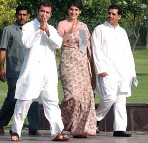 Priyanka, Rahul Gandhi to arrive in Amethi today