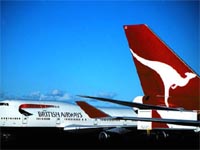 Snakes on a plane ground Qantas jumbo 