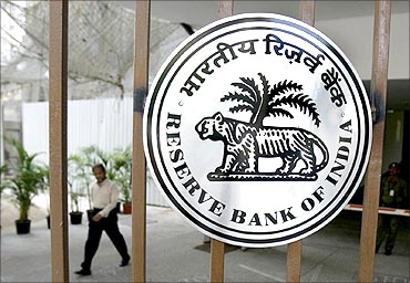 RBI to issue new bank licences by January 2014