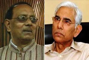 Ex-CAG official disowns controversial 2G report