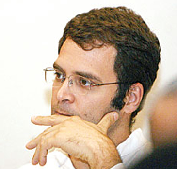 Rahul Gandhi courts a controversy, asks pilot to land in poor light