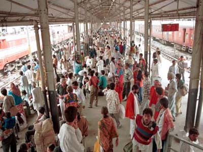 Many survivors of Delhi stampede waiting for missing family members or lost belongings