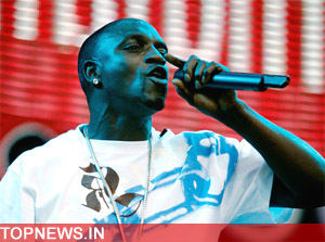 Akon keen to give Prince Harry rap lessons