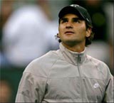 Federer out of Dubai, Davis Cup with back injury 