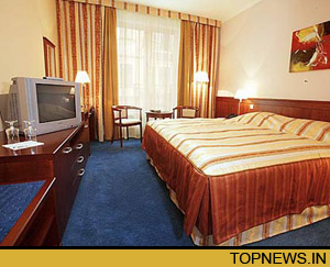 New device controls electron spin at room temperature